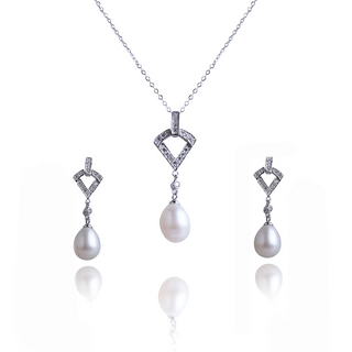 Silver Beauty Of Pearl Set